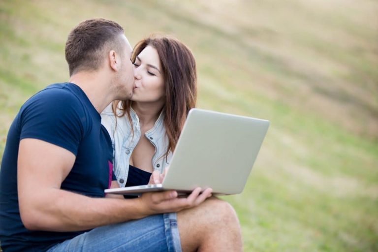 5 Ways Social Media has Changed the Art of Offline Dating